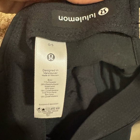 Set of 2 Lululemon hats - Picture 4 of 5